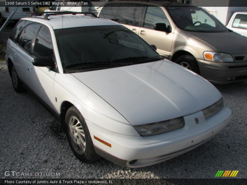 White / Tan 1998 Saturn S Series SW2 Wagon