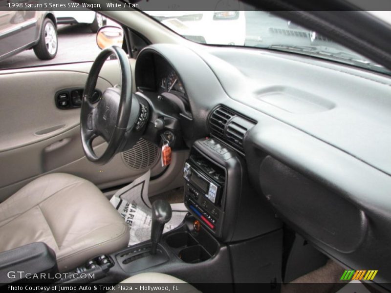 White / Tan 1998 Saturn S Series SW2 Wagon