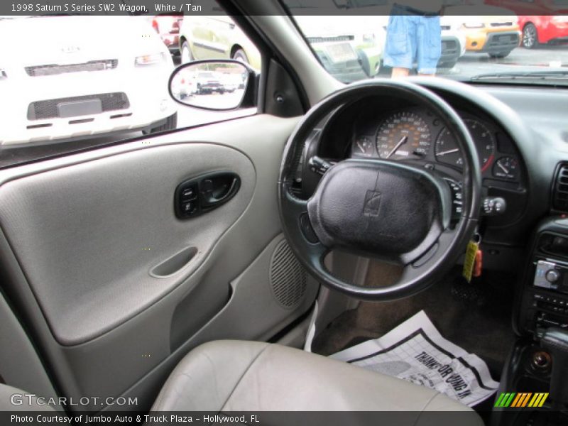 White / Tan 1998 Saturn S Series SW2 Wagon