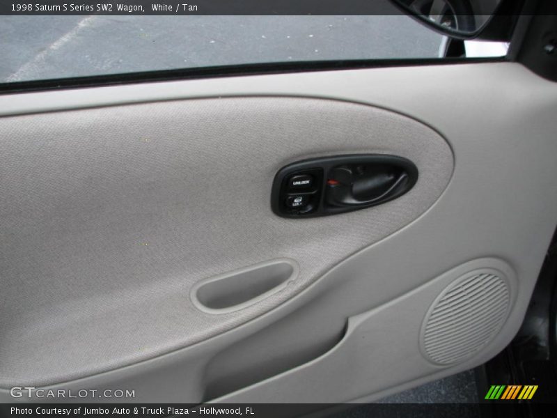 White / Tan 1998 Saturn S Series SW2 Wagon