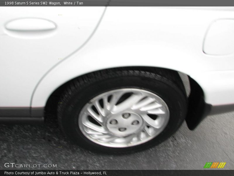 White / Tan 1998 Saturn S Series SW2 Wagon