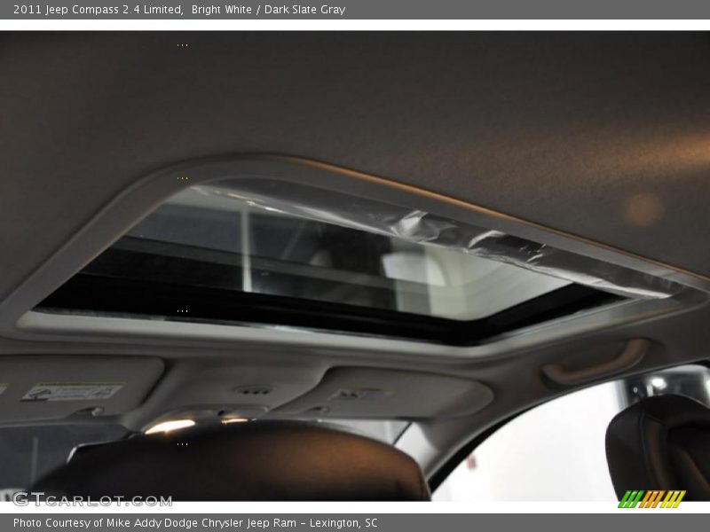 Bright White / Dark Slate Gray 2011 Jeep Compass 2.4 Limited