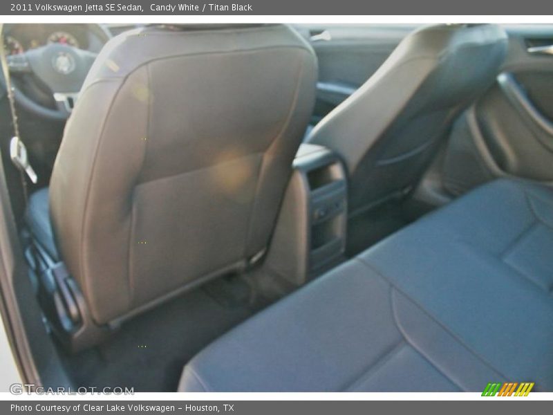 Candy White / Titan Black 2011 Volkswagen Jetta SE Sedan