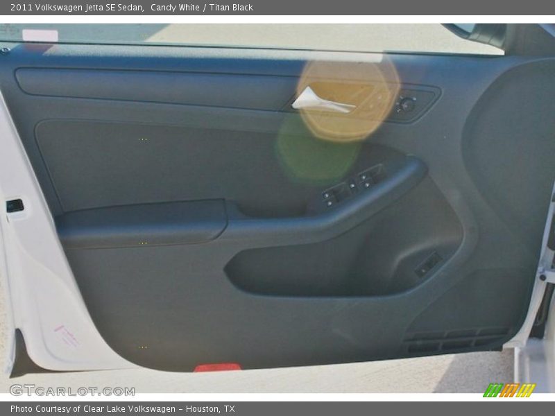 Candy White / Titan Black 2011 Volkswagen Jetta SE Sedan