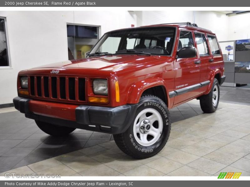 Front 3/4 View of 2000 Cherokee SE