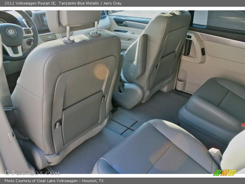  2011 Routan SE Aero Gray Interior
