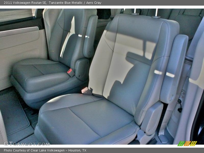  2011 Routan SE Aero Gray Interior