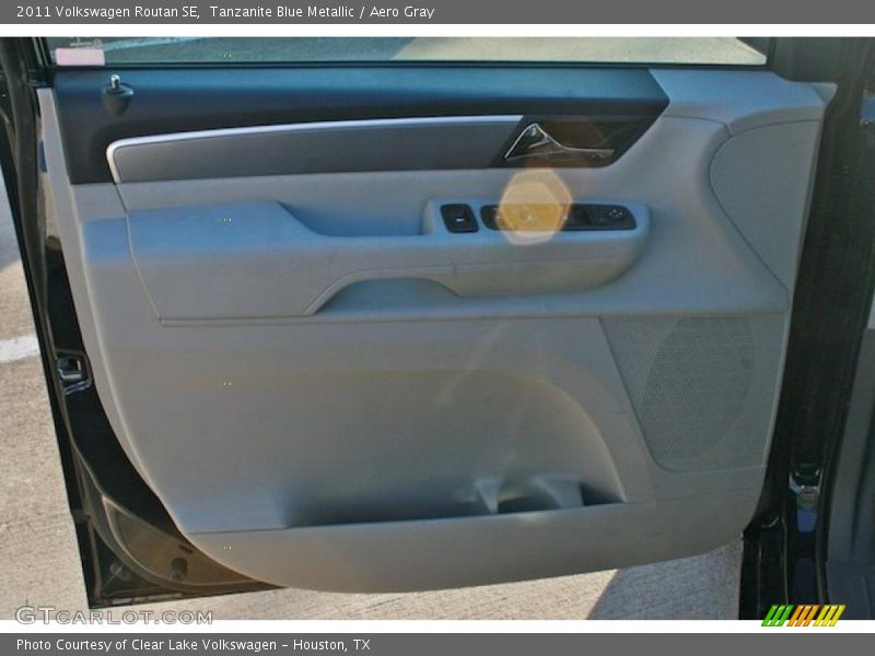 Tanzanite Blue Metallic / Aero Gray 2011 Volkswagen Routan SE