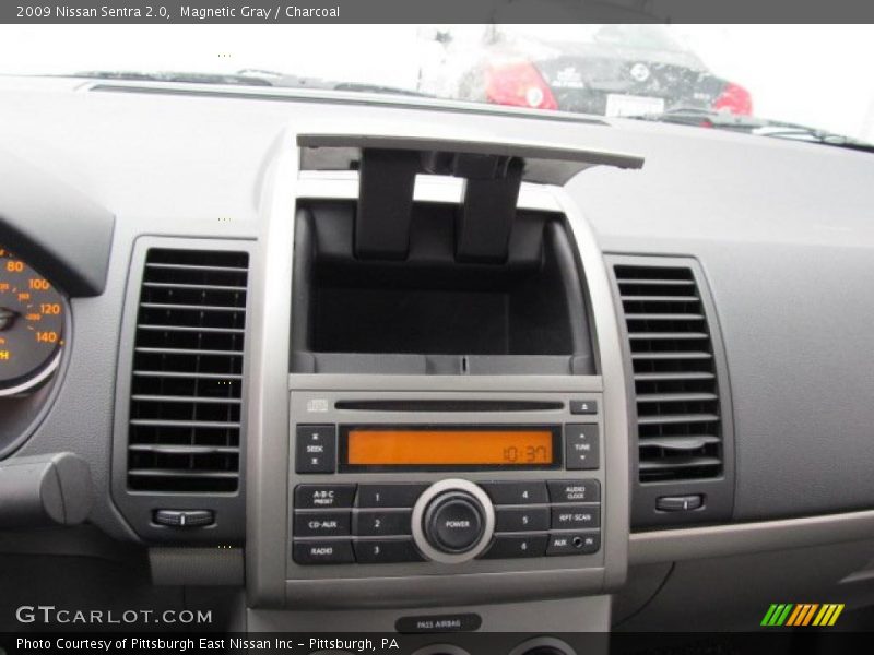 Magnetic Gray / Charcoal 2009 Nissan Sentra 2.0