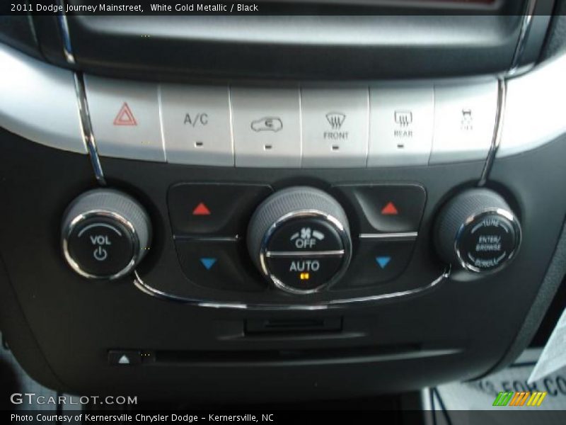 White Gold Metallic / Black 2011 Dodge Journey Mainstreet