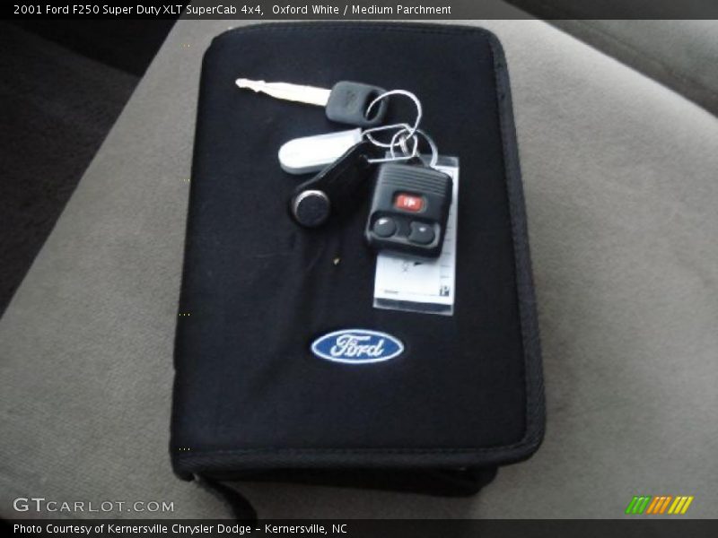 Oxford White / Medium Parchment 2001 Ford F250 Super Duty XLT SuperCab 4x4