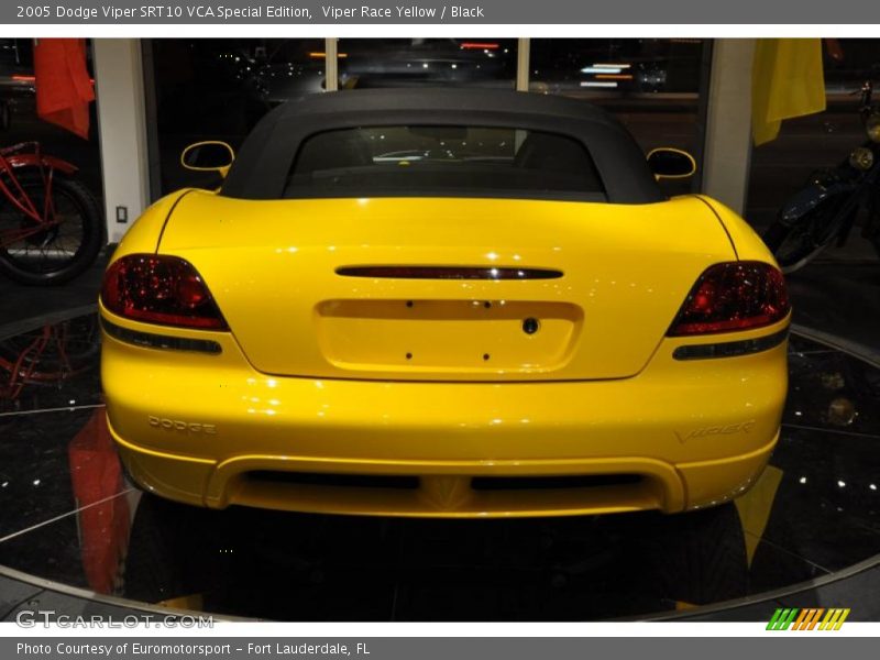 Viper Race Yellow / Black 2005 Dodge Viper SRT10 VCA Special Edition