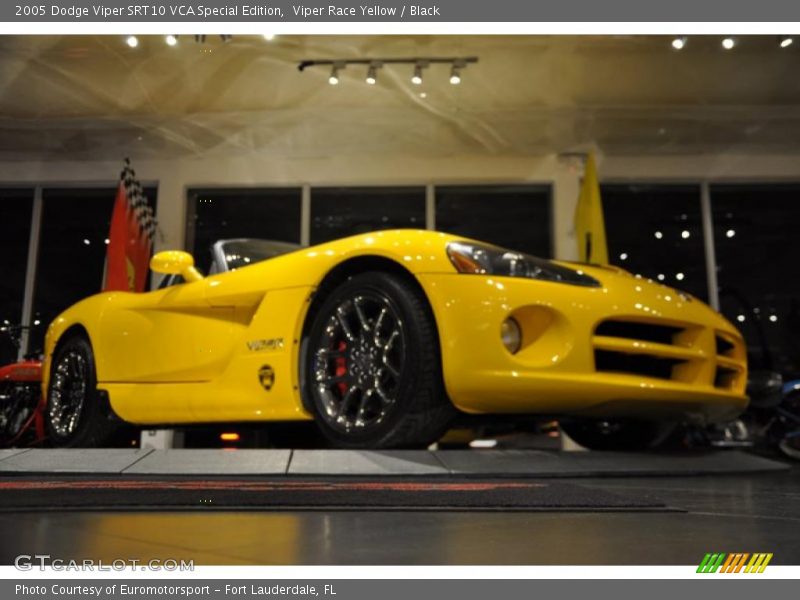 Viper Race Yellow / Black 2005 Dodge Viper SRT10 VCA Special Edition