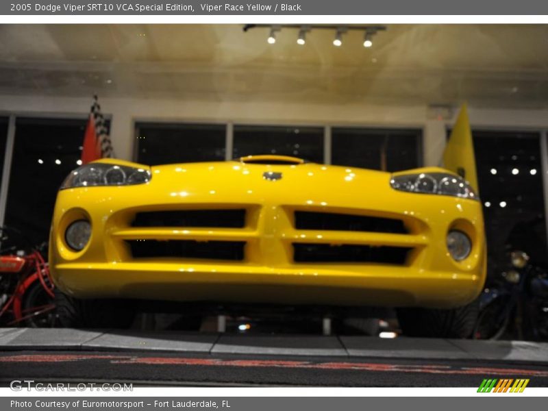 Viper Race Yellow / Black 2005 Dodge Viper SRT10 VCA Special Edition