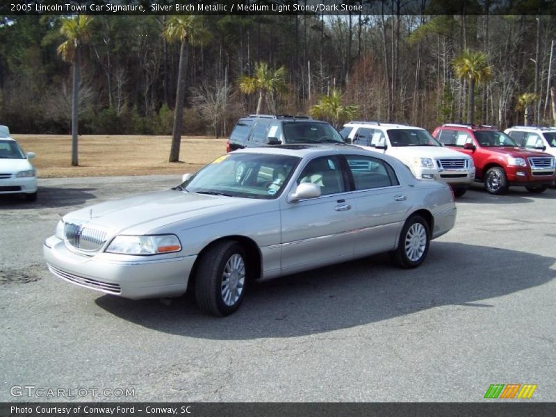Silver Birch Metallic / Medium Light Stone/Dark Stone 2005 Lincoln Town Car Signature