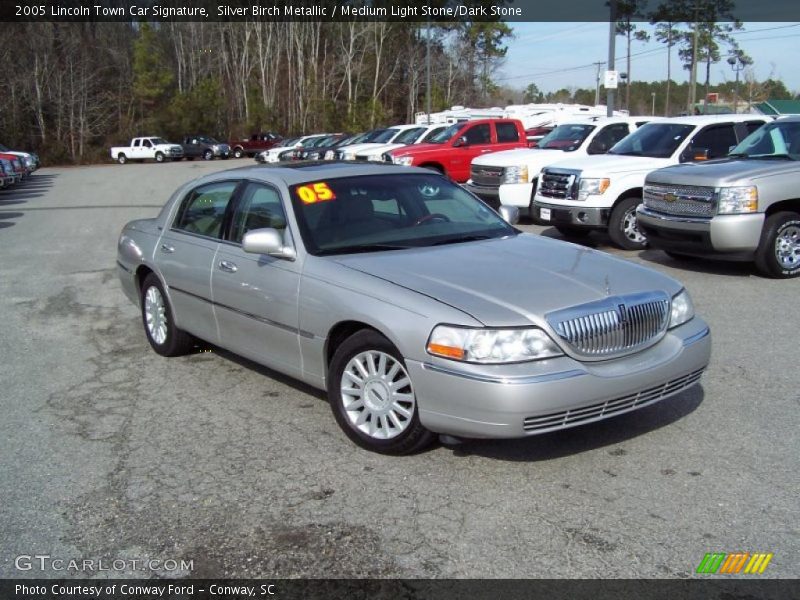 Silver Birch Metallic / Medium Light Stone/Dark Stone 2005 Lincoln Town Car Signature