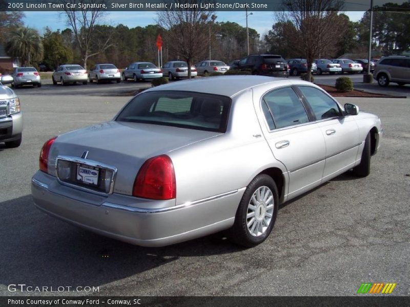 Silver Birch Metallic / Medium Light Stone/Dark Stone 2005 Lincoln Town Car Signature