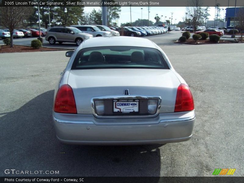 Silver Birch Metallic / Medium Light Stone/Dark Stone 2005 Lincoln Town Car Signature