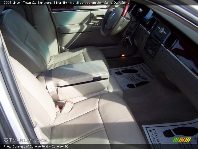 Silver Birch Metallic / Medium Light Stone/Dark Stone 2005 Lincoln Town Car Signature