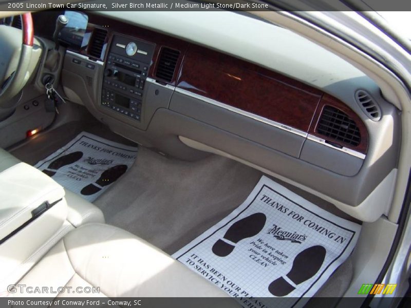 Silver Birch Metallic / Medium Light Stone/Dark Stone 2005 Lincoln Town Car Signature