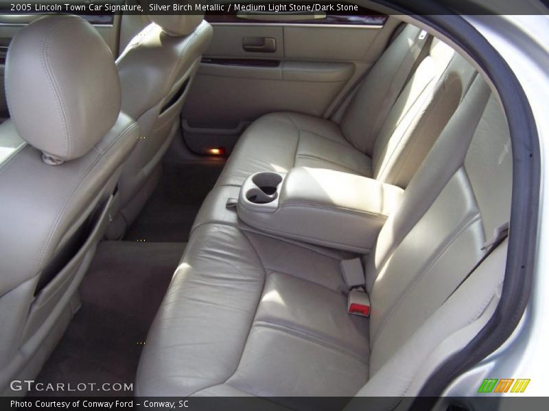 Silver Birch Metallic / Medium Light Stone/Dark Stone 2005 Lincoln Town Car Signature