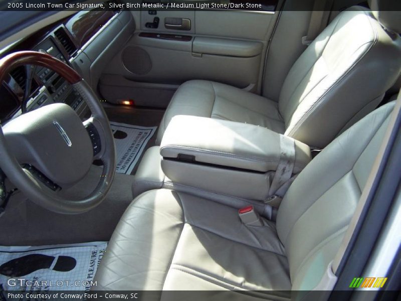 Silver Birch Metallic / Medium Light Stone/Dark Stone 2005 Lincoln Town Car Signature