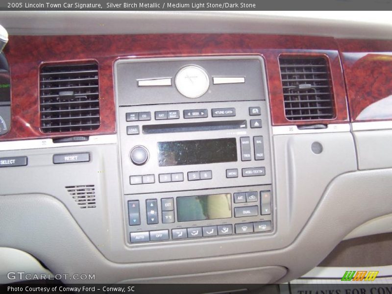 Silver Birch Metallic / Medium Light Stone/Dark Stone 2005 Lincoln Town Car Signature