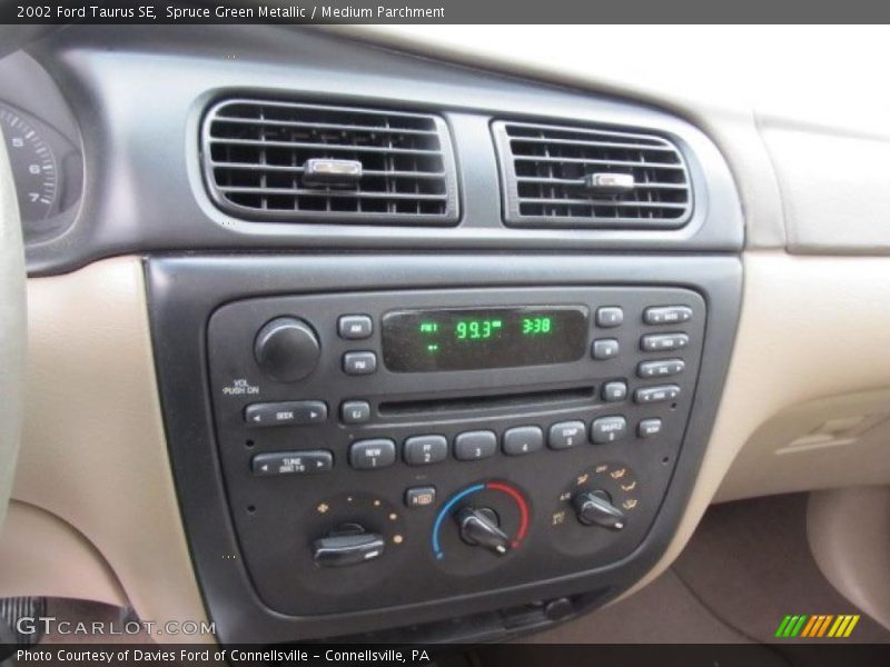 Spruce Green Metallic / Medium Parchment 2002 Ford Taurus SE