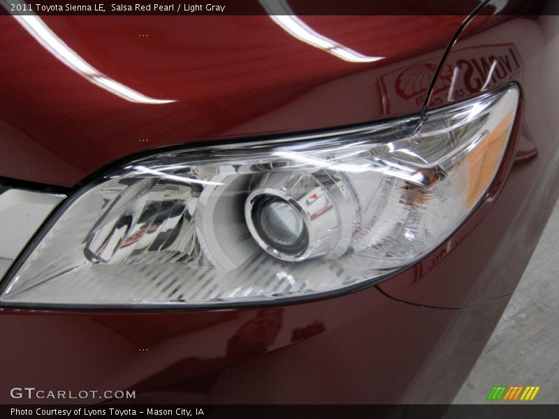 Salsa Red Pearl / Light Gray 2011 Toyota Sienna LE