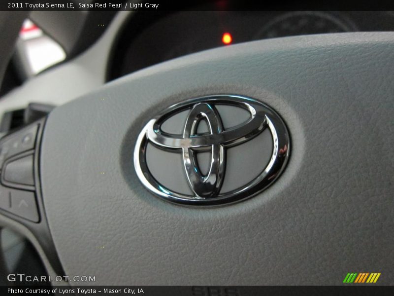 Salsa Red Pearl / Light Gray 2011 Toyota Sienna LE
