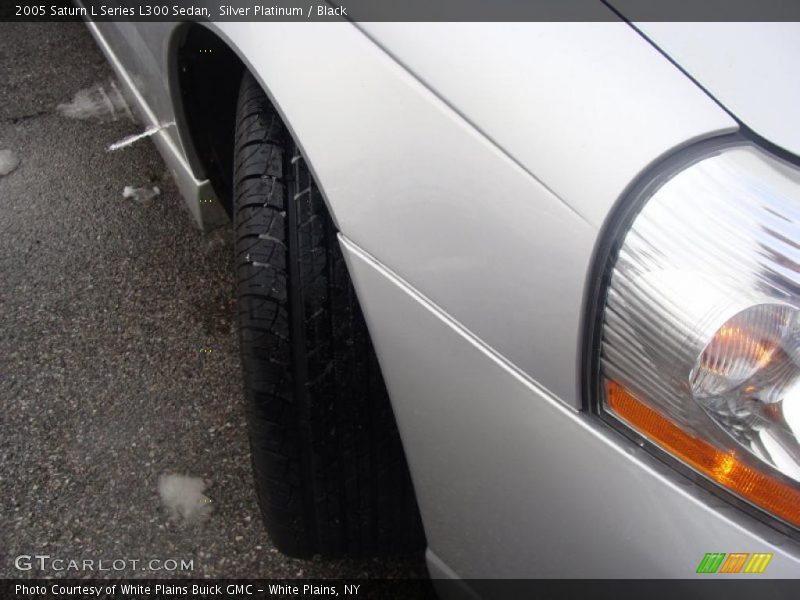 Silver Platinum / Black 2005 Saturn L Series L300 Sedan