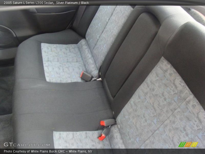 Silver Platinum / Black 2005 Saturn L Series L300 Sedan