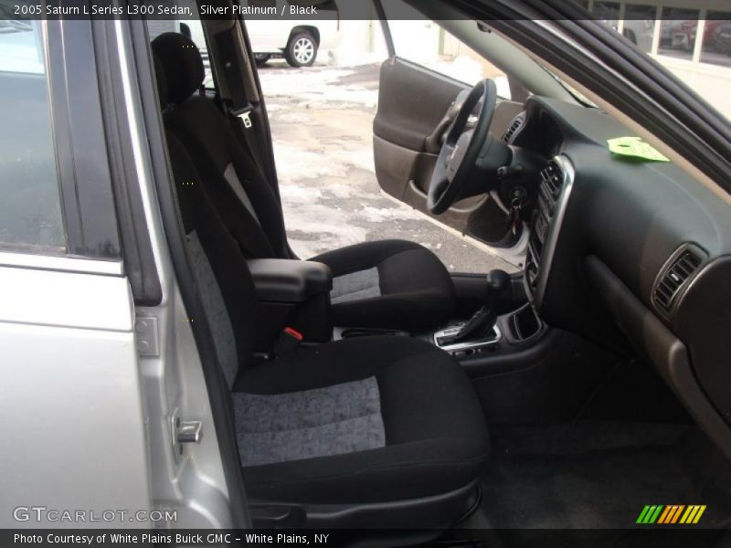 Silver Platinum / Black 2005 Saturn L Series L300 Sedan