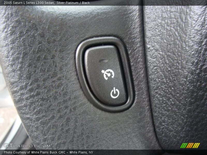 Silver Platinum / Black 2005 Saturn L Series L300 Sedan