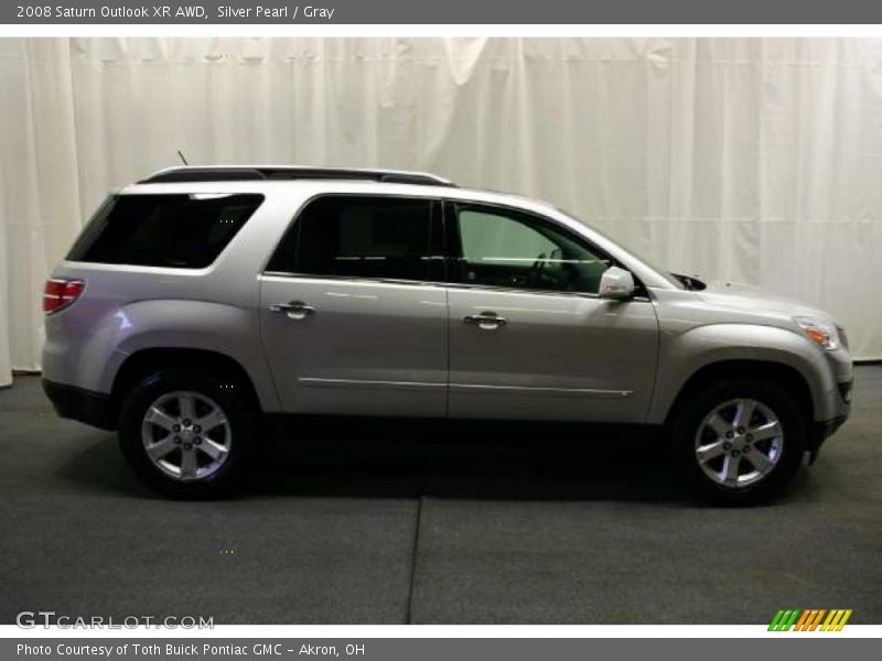 Silver Pearl / Gray 2008 Saturn Outlook XR AWD