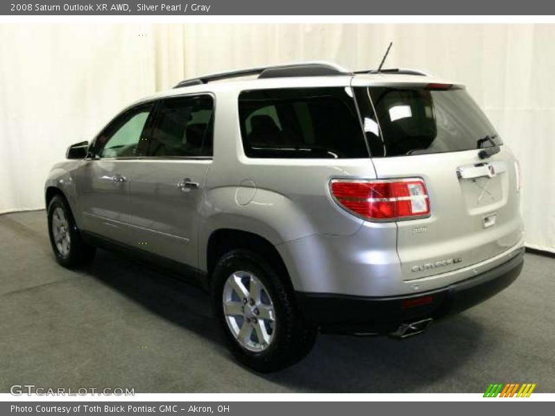 Silver Pearl / Gray 2008 Saturn Outlook XR AWD