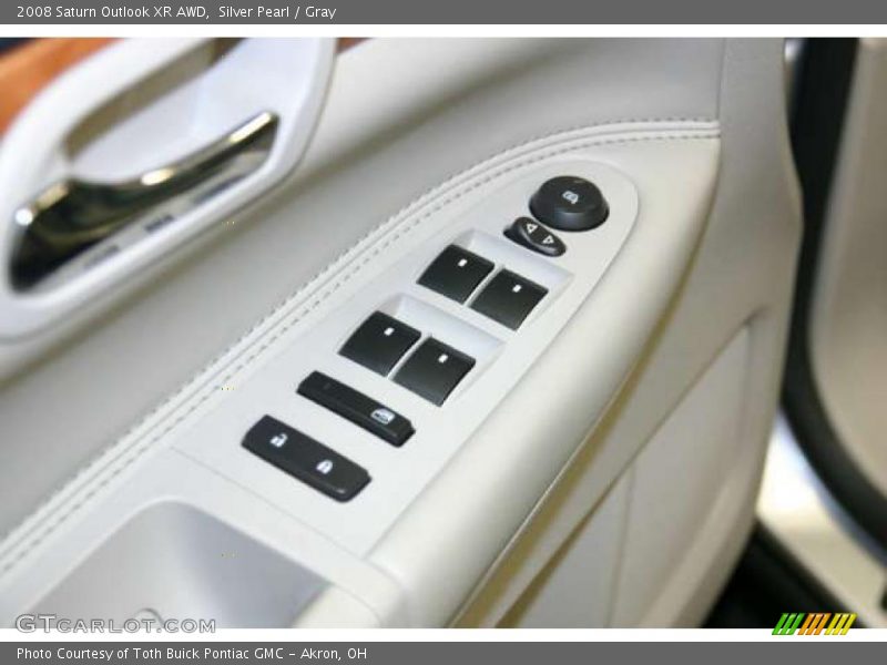 Silver Pearl / Gray 2008 Saturn Outlook XR AWD