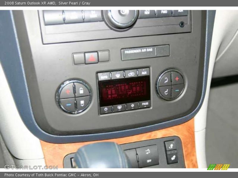 Silver Pearl / Gray 2008 Saturn Outlook XR AWD