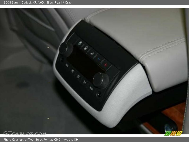 Silver Pearl / Gray 2008 Saturn Outlook XR AWD