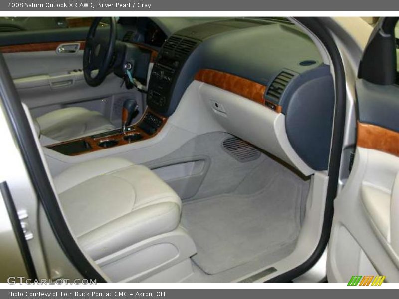 Silver Pearl / Gray 2008 Saturn Outlook XR AWD