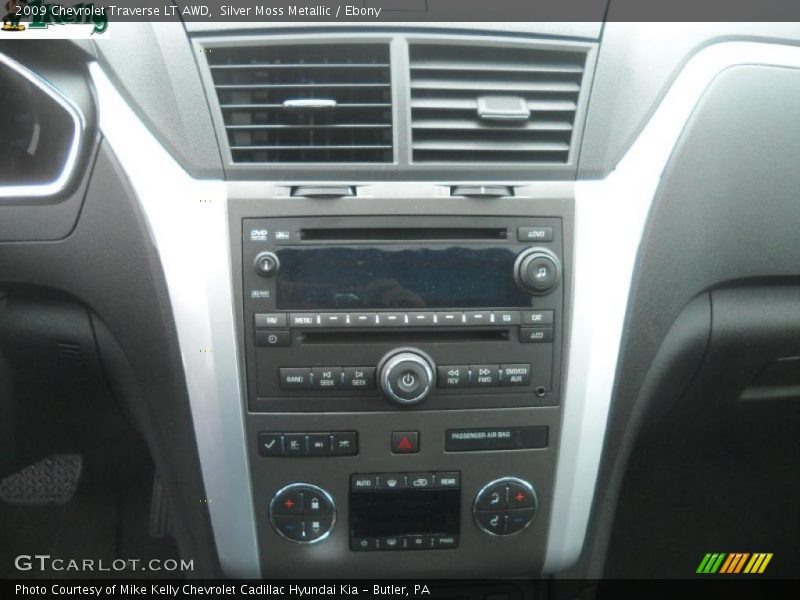 Silver Moss Metallic / Ebony 2009 Chevrolet Traverse LT AWD