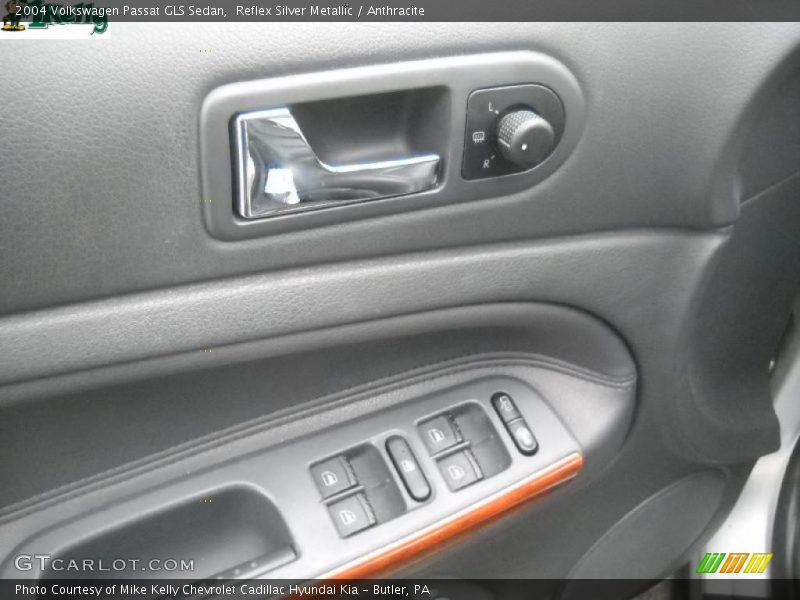 Reflex Silver Metallic / Anthracite 2004 Volkswagen Passat GLS Sedan