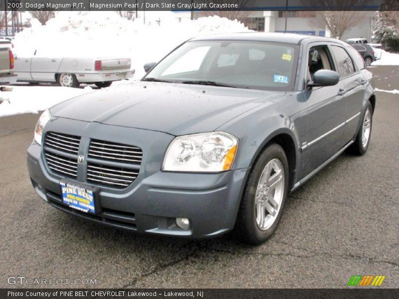 Front 3/4 View of 2005 Magnum R/T