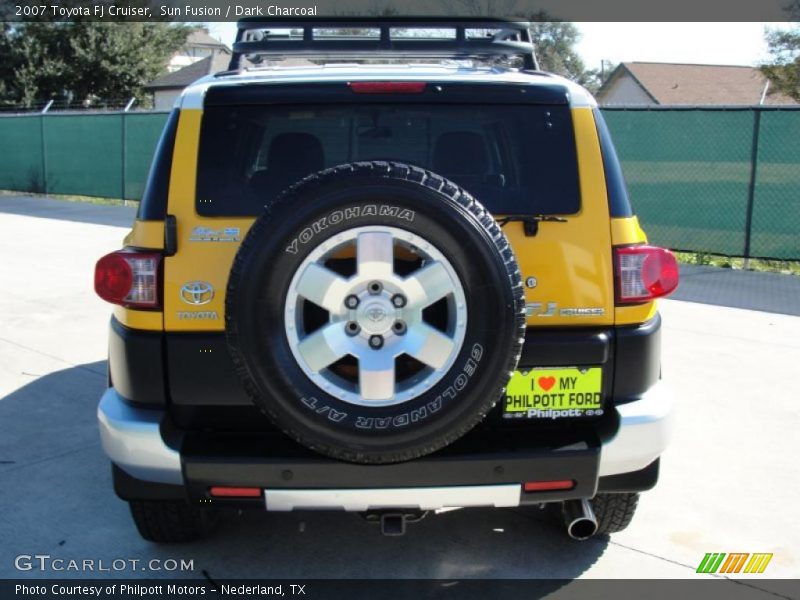 Sun Fusion / Dark Charcoal 2007 Toyota FJ Cruiser
