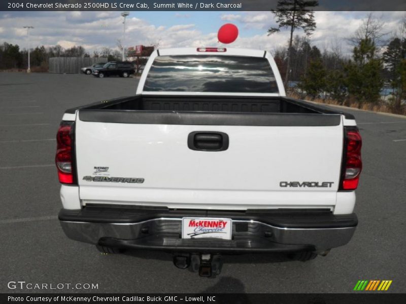 Summit White / Dark Charcoal 2004 Chevrolet Silverado 2500HD LS Crew Cab