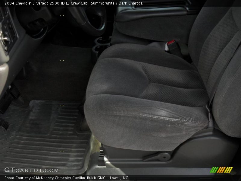 Summit White / Dark Charcoal 2004 Chevrolet Silverado 2500HD LS Crew Cab