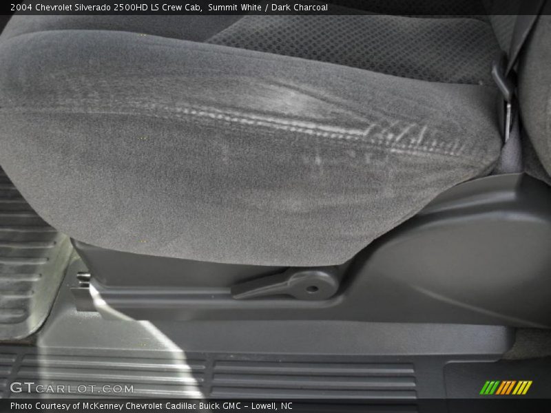 Summit White / Dark Charcoal 2004 Chevrolet Silverado 2500HD LS Crew Cab