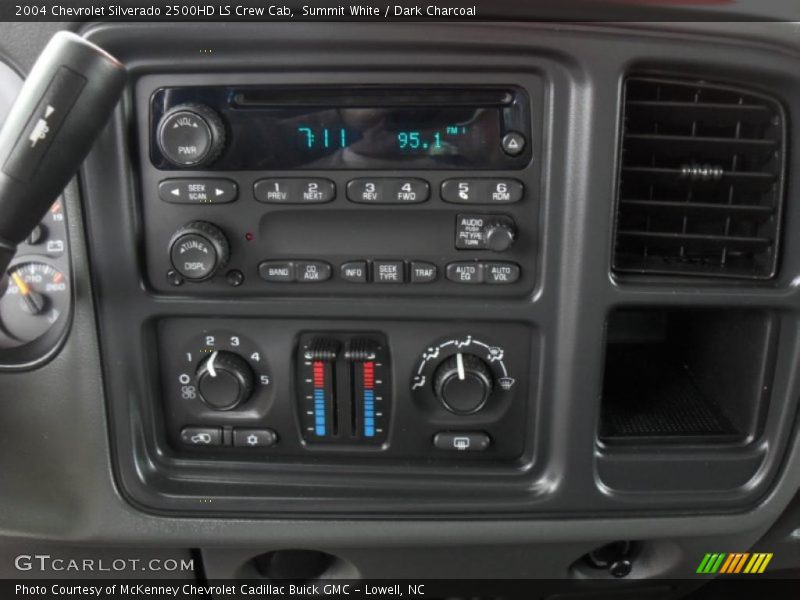 Summit White / Dark Charcoal 2004 Chevrolet Silverado 2500HD LS Crew Cab