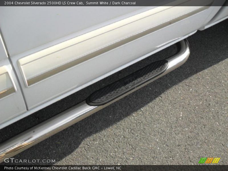 Summit White / Dark Charcoal 2004 Chevrolet Silverado 2500HD LS Crew Cab