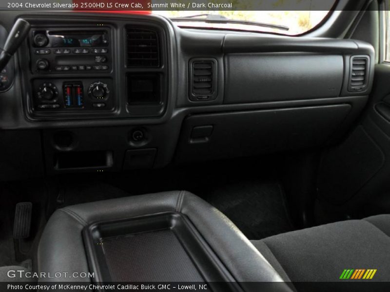 Summit White / Dark Charcoal 2004 Chevrolet Silverado 2500HD LS Crew Cab